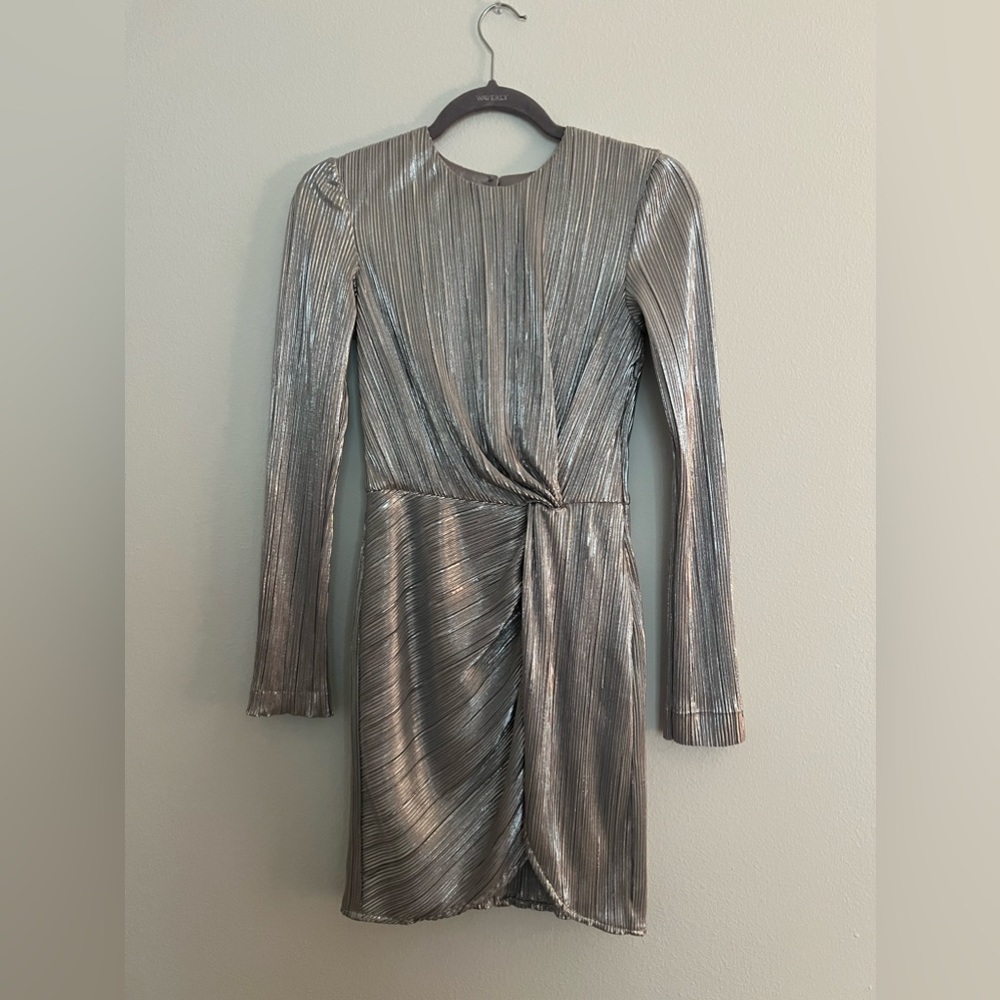 GIANNI BINI silver long sleeve dress. SIZE: 0